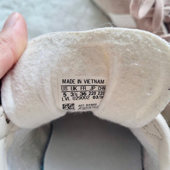 Adidas Gazelle Suede Sneakers in Linen/White/Ash Pearl Size 5 - Picture 4 of 5